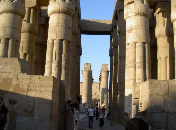 Der Gang mit den 14 Sulen