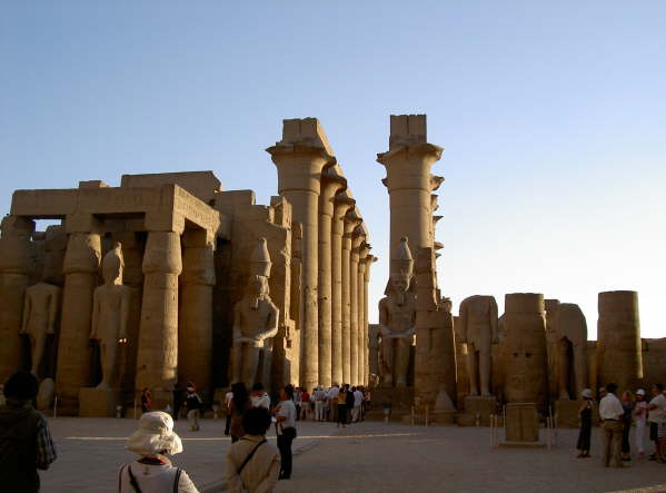 Granitstatuen von Ramses II