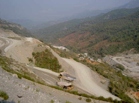 Bau des Dimcay Staudamms 1