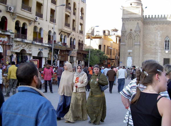 Basar;  Drei Arten ein Kopftuch zu tragen