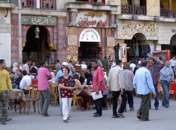 Basar Khan al Khalili, Am Eingang zum Basar