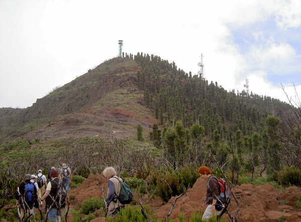Wetterscheide; links der trockene Teil und rechts der feuchte Teil der Insel